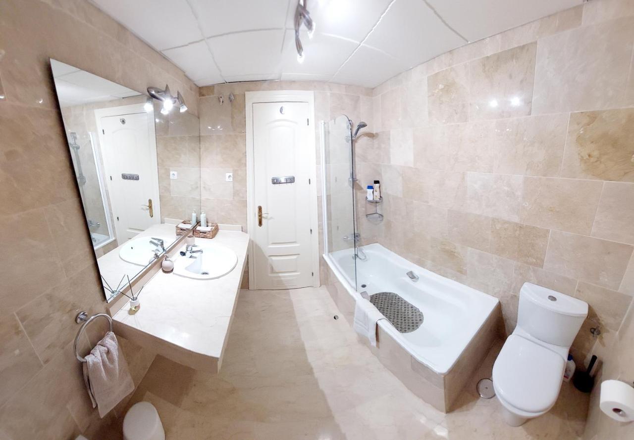 Luxurious Apartment 2 Bedroom 2 Bathroom Near Beach Малага Екстериор снимка